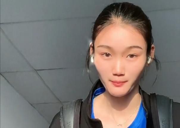 女生扒开尿口让男生捅进去视频